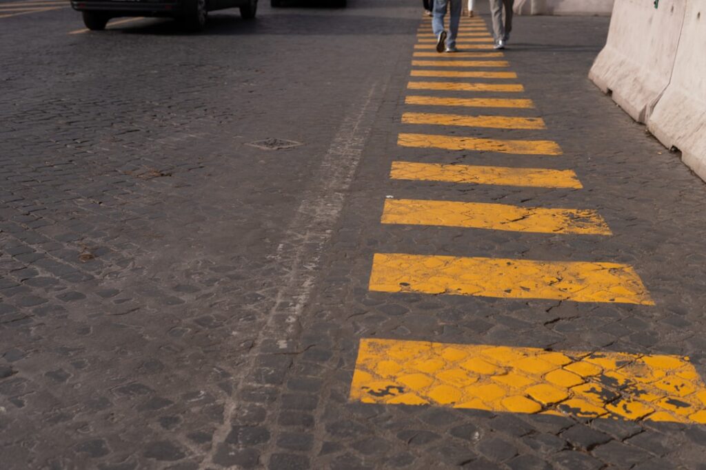 Was das Nicht Schleudern Zeichen auf der Straße wirklich bedeutet